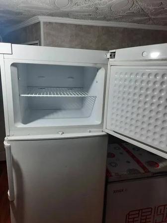 Продам двух камерный холодильник