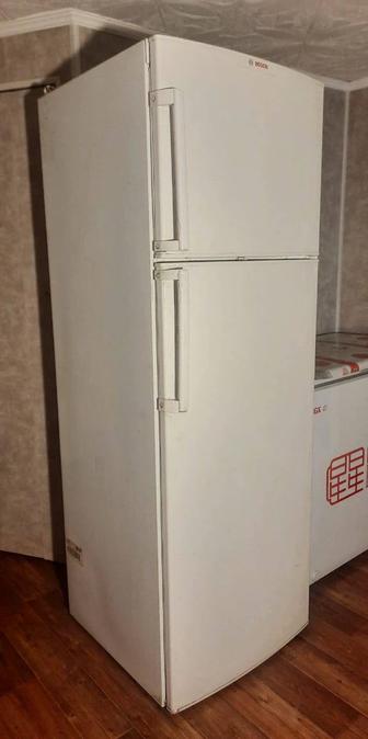 Продам двух камерный холодильник