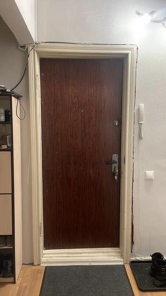 Дверь металлическая качественная целая