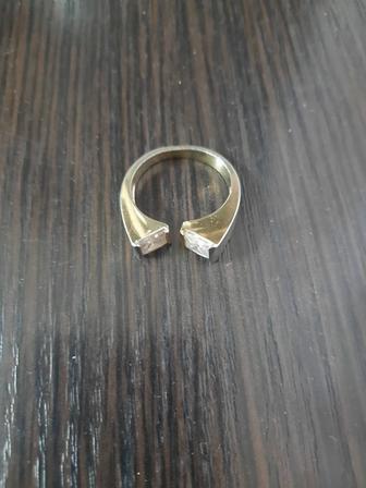 Продается кольцо женское
