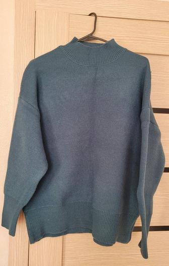 Продам красивый,уютный свитер,цвет изумруд(в реале очень красивый)