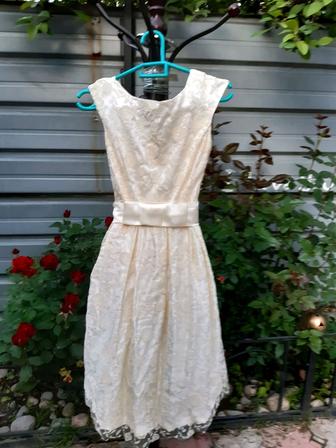 Продам срочно атласное платье в ретро стиле 60x  Одри Хепбёрн Размер - 44