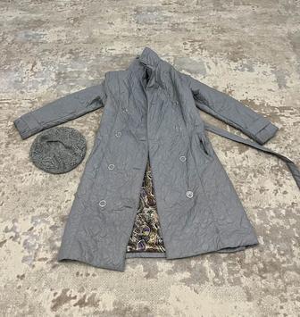 Продам серый пуховик-пальто 44р с беретом