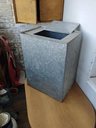 Ящик металлический для хранения сыпучих продуктов