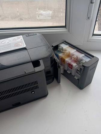 Продаю цветной принтер Epson L100