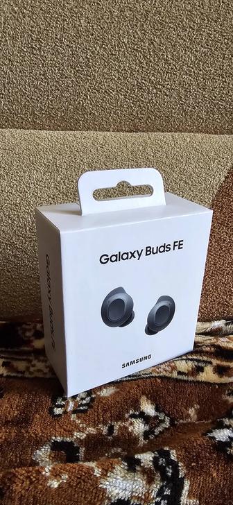Продам наушники запечатанные Galaxy Buds FE