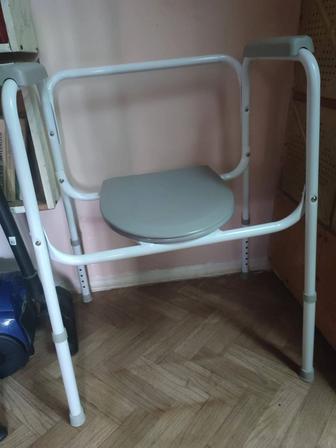 Продам Кресло- туалет для инвалидов