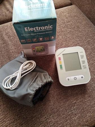 Электронной измеритель давления фирмы ( Electronic Blood pressure monitor)