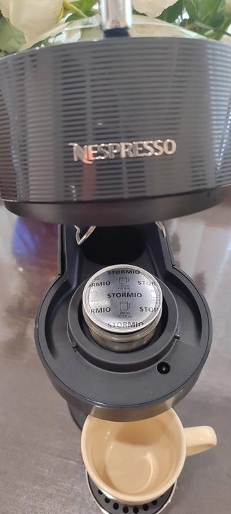 Продам кофемашину Nespresso Vertuo Next