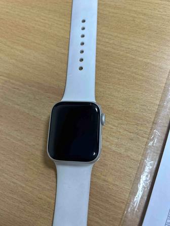 Продам часы Apple Watch SE 40 мм