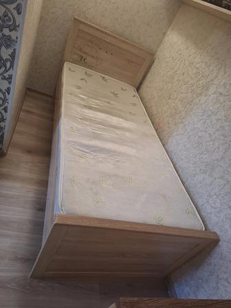 Продам односпальную кровать с матрасом