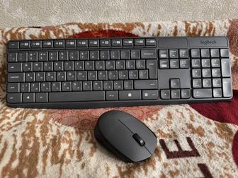Почти новая беспроводная клавиатура с мышкой