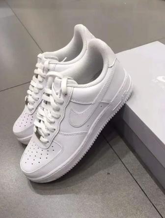 Кроссовки Nike Air Force 1 luxe