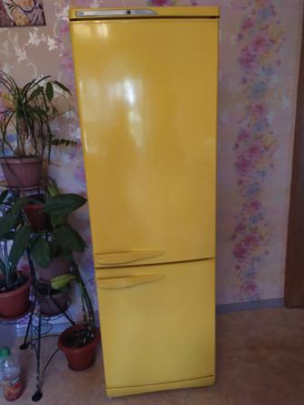Продам холодильник stinol,цвет жёлтый