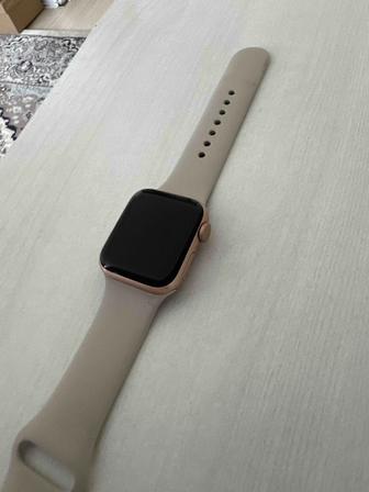 Apple Watch SE 44мм золотистый