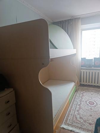 Продам подростковую 2-хярусную кровать, длина 201 см, ширина 100 см