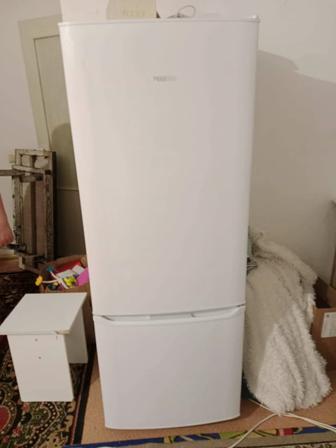 Продам холодильник в очень хорошим состояние бу почти новый двух камерный