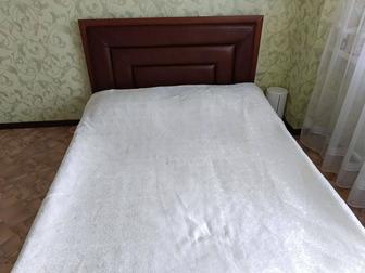 Двуспальный кровать без матраса