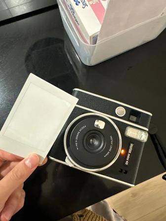 Фотокамера моментальной
печати Fujifilm Instax mini 40