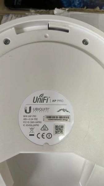 Точка доступа Ubiquiti UniFi AP Pro
