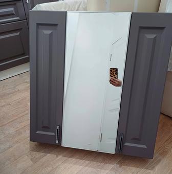 Навесной шкаф с зеркалом в ванную комнату.Темно-серый цвет (графитовый).