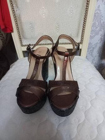 Продам женскую обувь новая