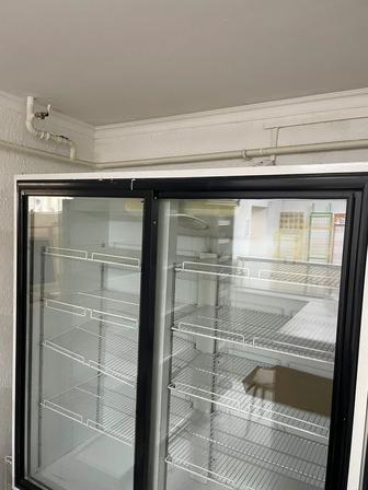 Оборудование для продуктового магазина(витрины,холодильники,стеллажи,полки)