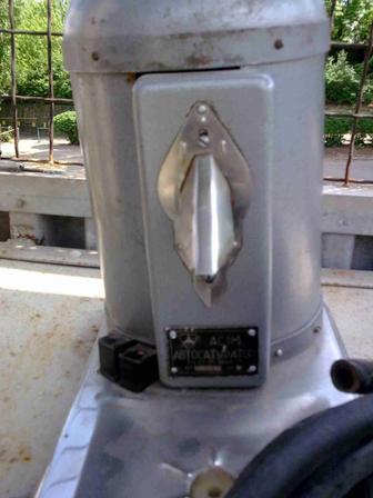 Механический аппарат для розлива газированной воды