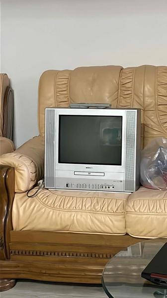 Телевизор с DVD плеером