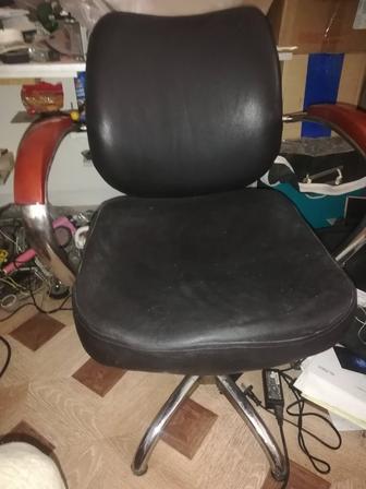 Кресло парикмахерской продам