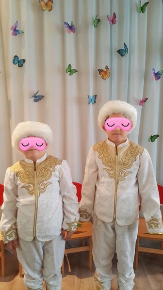 Продаются два костюма на Наурыз для мальчиков