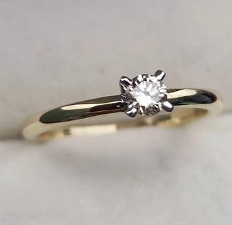 Продам кольцо -Золотое кольцо с бриллиантом 0.14Сt VS2/K G-Cut