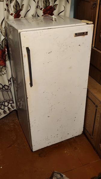 Холодильник рабочий старый