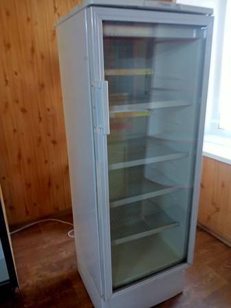 Продам холодильную вертикальную витрину б/у в рабочем состоянии
