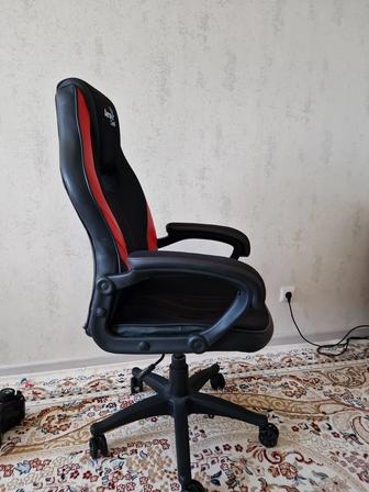 Игровое кресло AEROCOOL AERO 2 Alpha (Black-red)