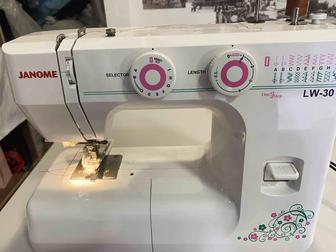 Продается швейная машинка Janome LW-30