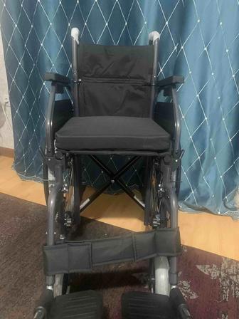 Продам инвалидную коляску( для взрослая)