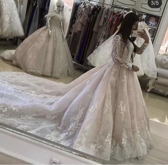 Продается свадебные платья