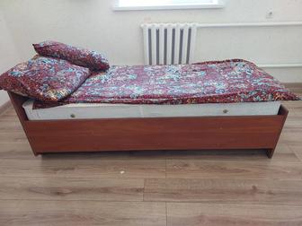 Одноместная кровать с матрасом