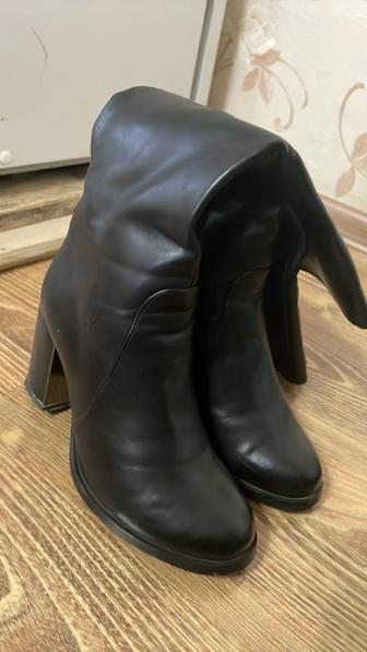 Продам женскую зимнюю обувь черного цвета размер 36