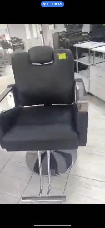 Продаётся кресло для парикмахера. В отличном состоянии.