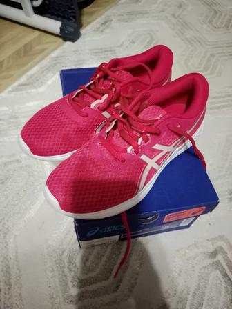 Продам кроссовки Asics