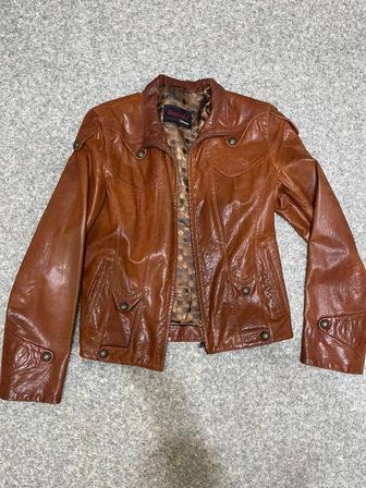 Кожаная куртка коричневая
