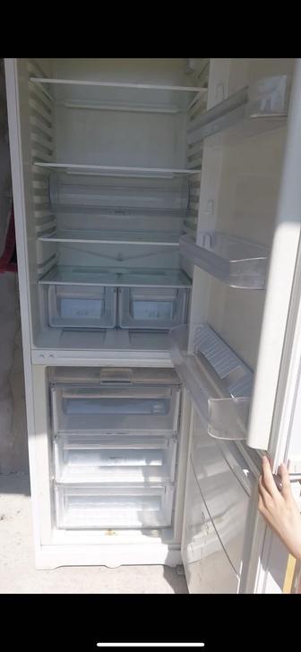 Холодильник и другие б/у предметы, стиралка Индезит даром, стулья зета 1500