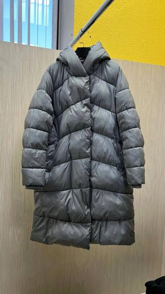 Продам зимнюю куртку длинную S - M размер