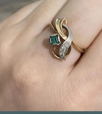 Кольцо с бриллиантом и изумрудом