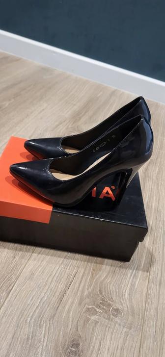 Продам женские новые обуви 33-34 размер