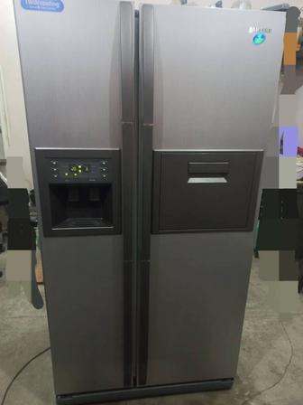 Продам холодильник двух дверный Side by side