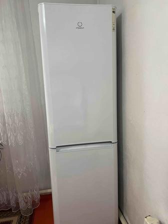 Холодильник 2-х камерный Indesit