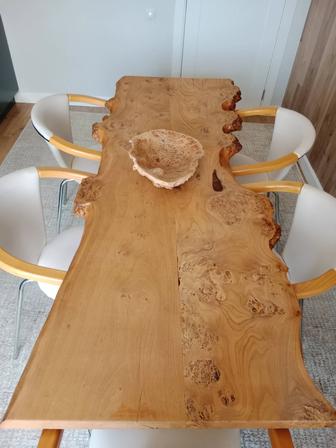 Продам стол из натурального дерева.